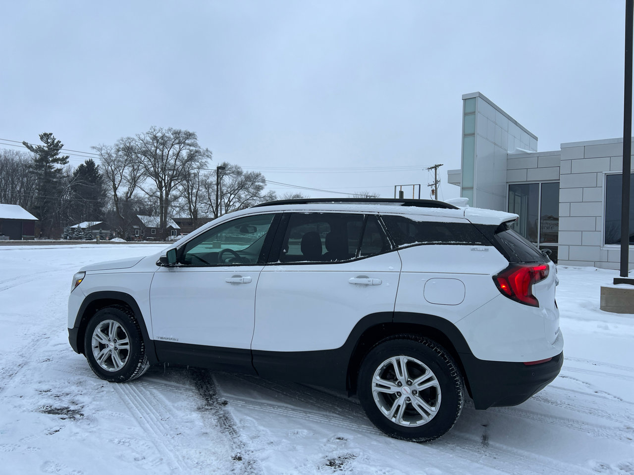 Used 2018 GMC Terrain SLE w/ Driver Convenience Package image 6