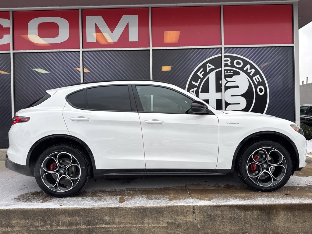 New 2025 Alfa Romeo Stelvio Sprint w/ Veloce Package image 2