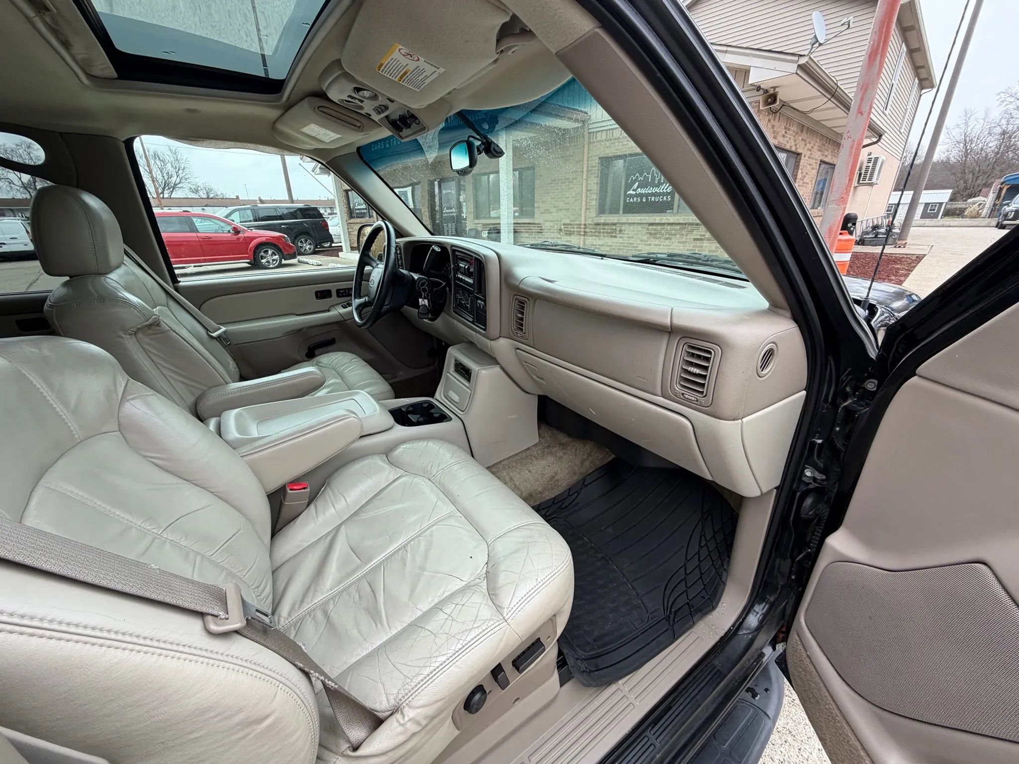 Used 2002 Chevrolet Tahoe LT image 10