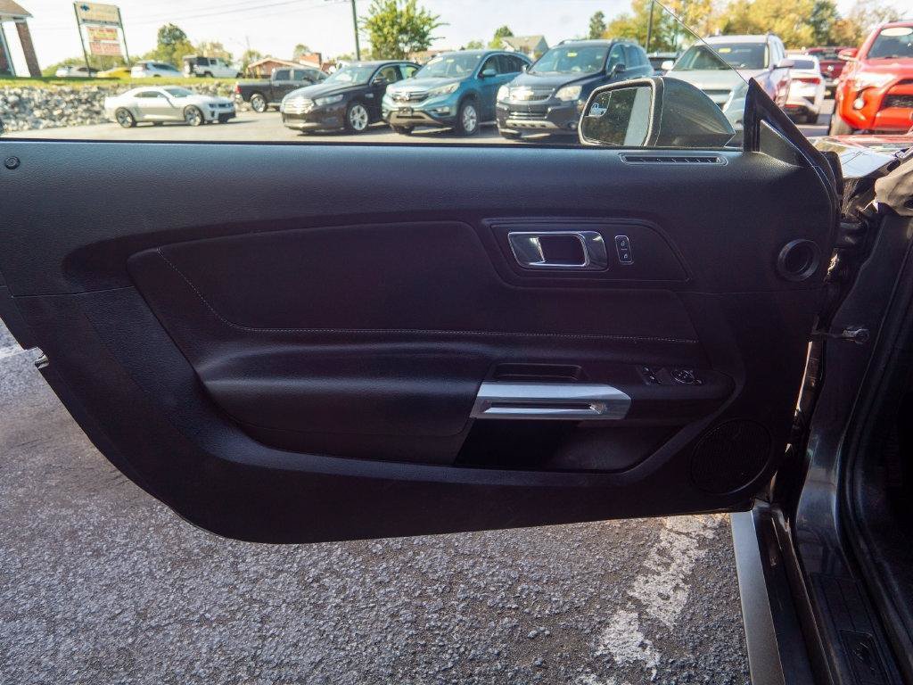 Used 2017 Ford Mustang Coupe RWD image 13