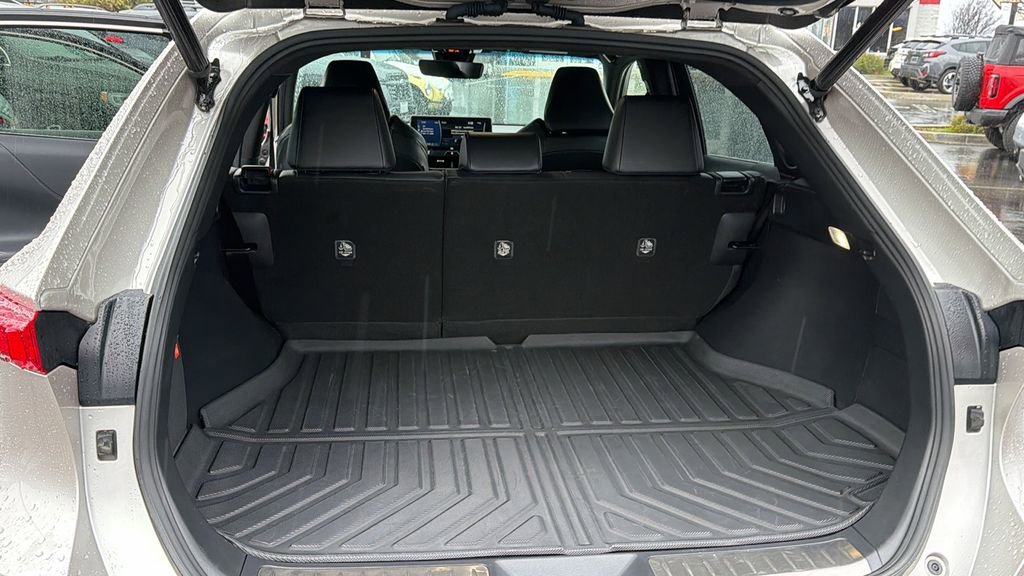 Used 2021 Toyota Venza XLE w/ Carpet Mat Package (TMS) image 13