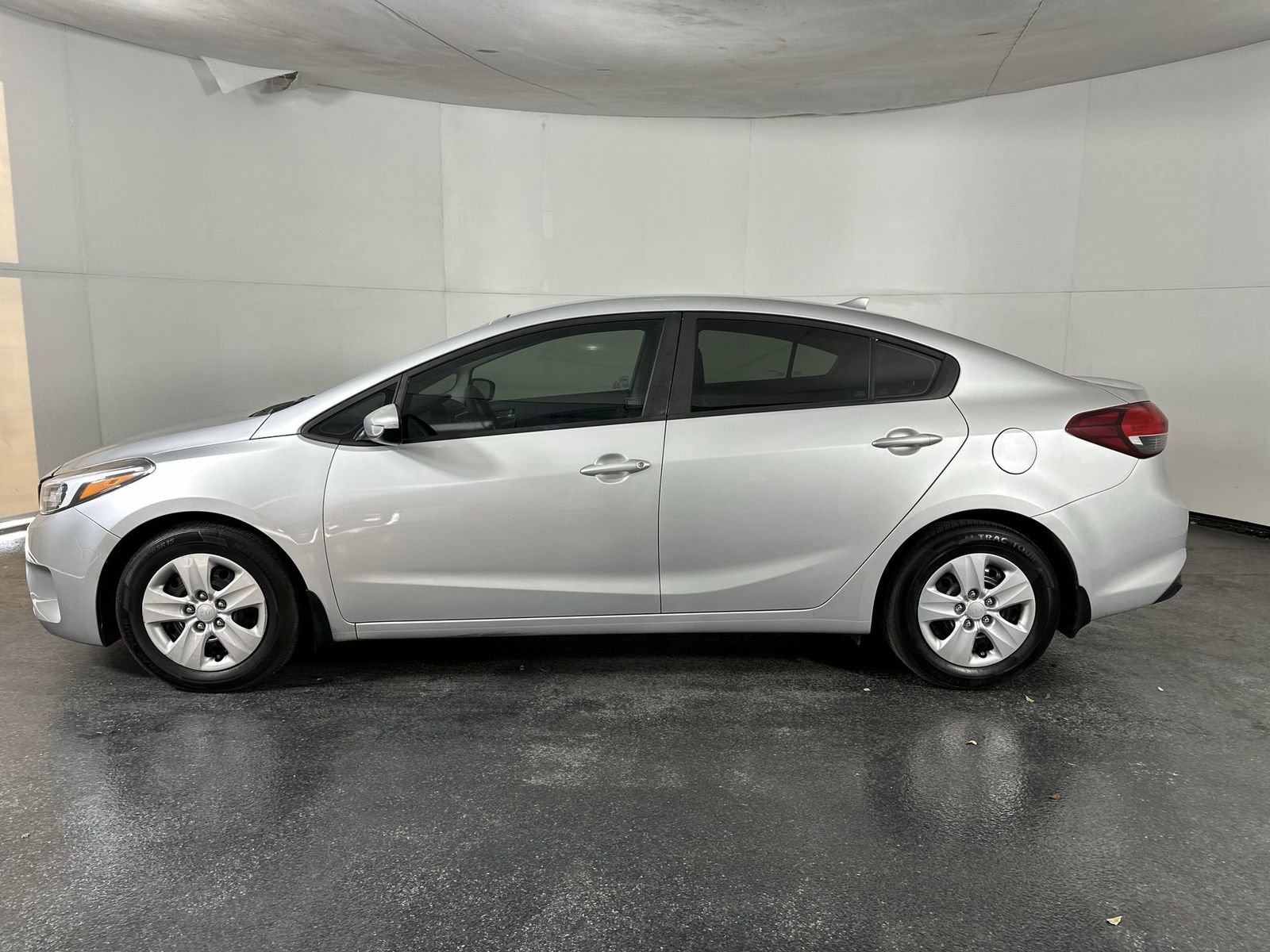 Used 2017 Kia Forte LX image 5
