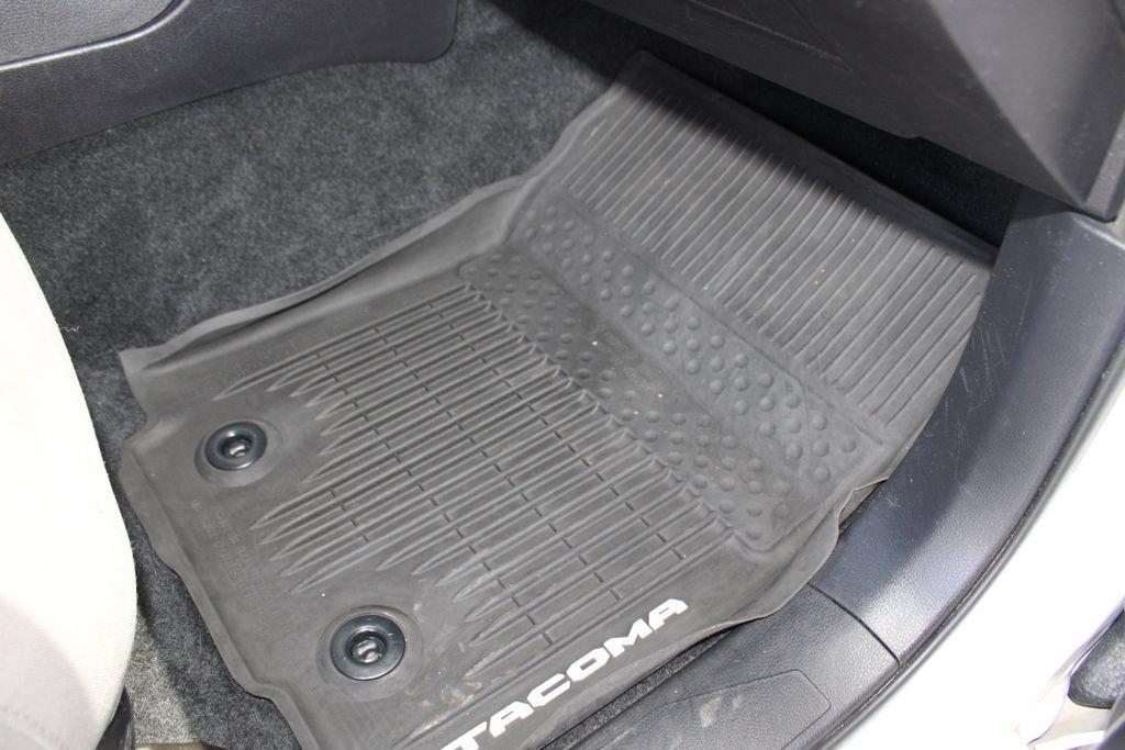 Used 2020 Toyota Tacoma SR AWD/4WD image 43