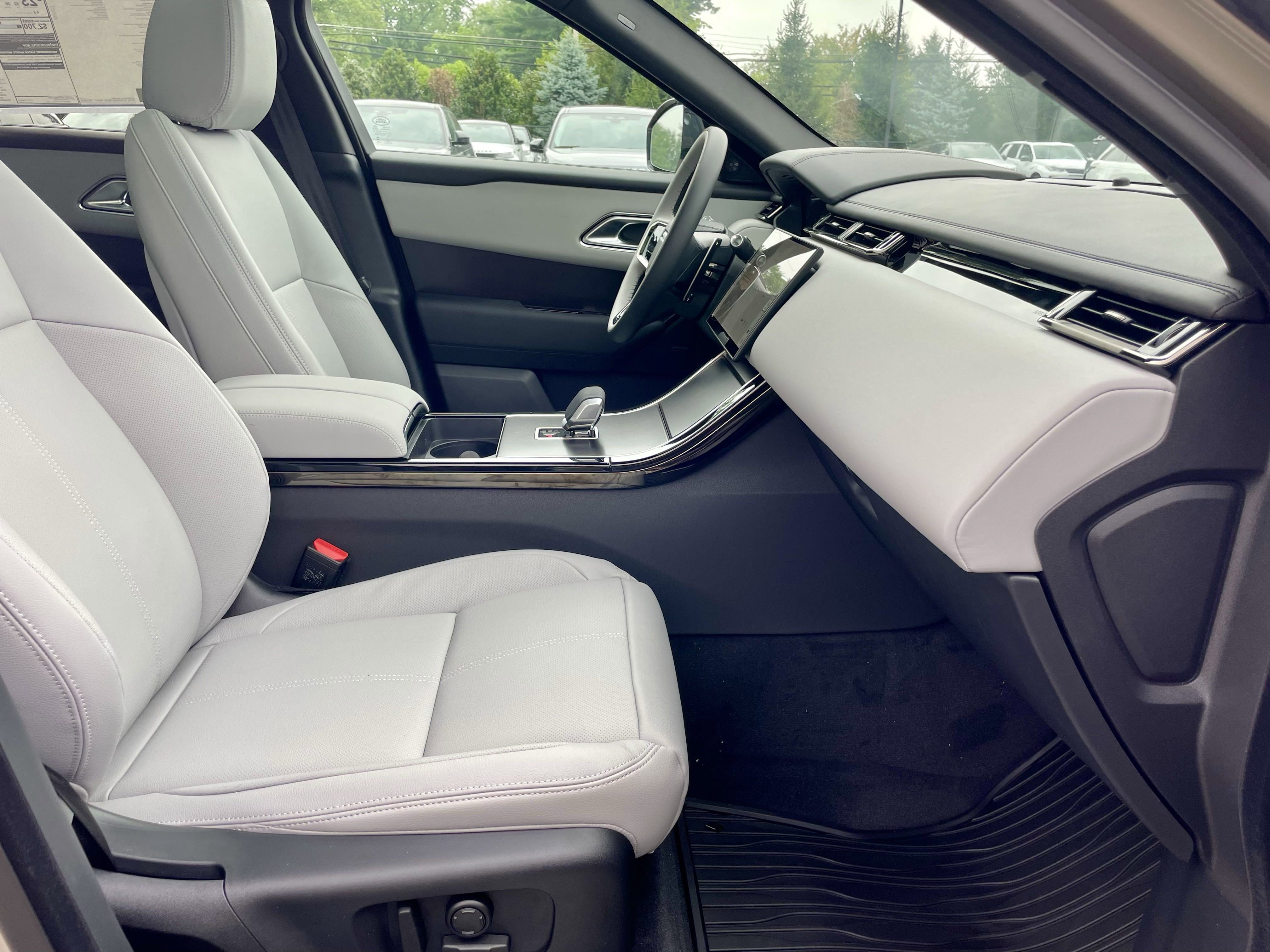 New 2026 Land Rover Range Rover Velar Dynamic SE image 15