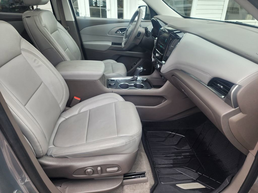 Used 2018 Chevrolet Traverse LT w/ LPO, Floor Liner Package image 22