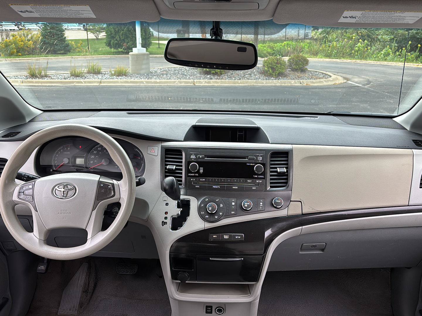 Used 2011 Toyota Sienna LE w/ Towing Pkg FWD image 18