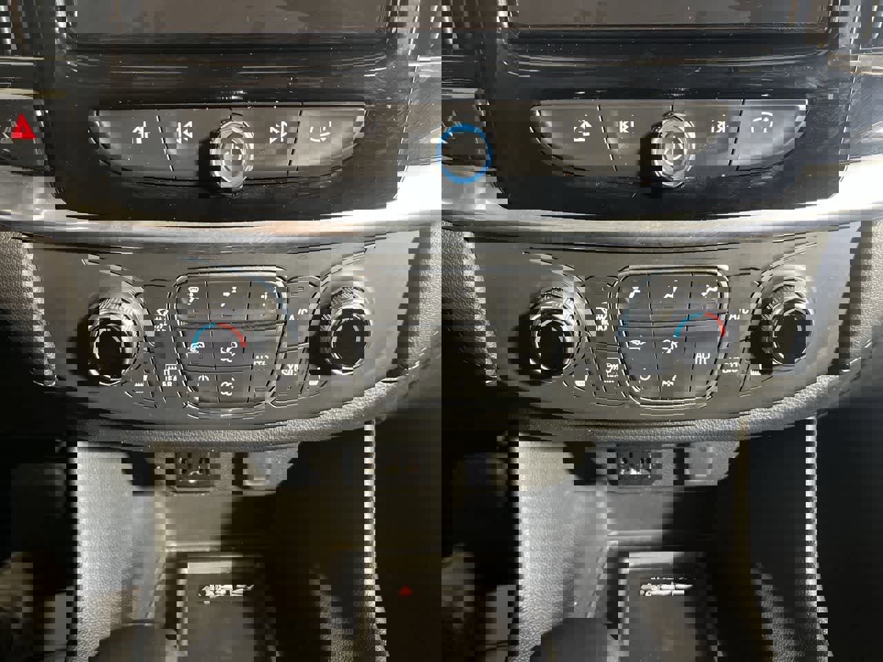 Used 2022 Chevrolet Traverse LT image 20