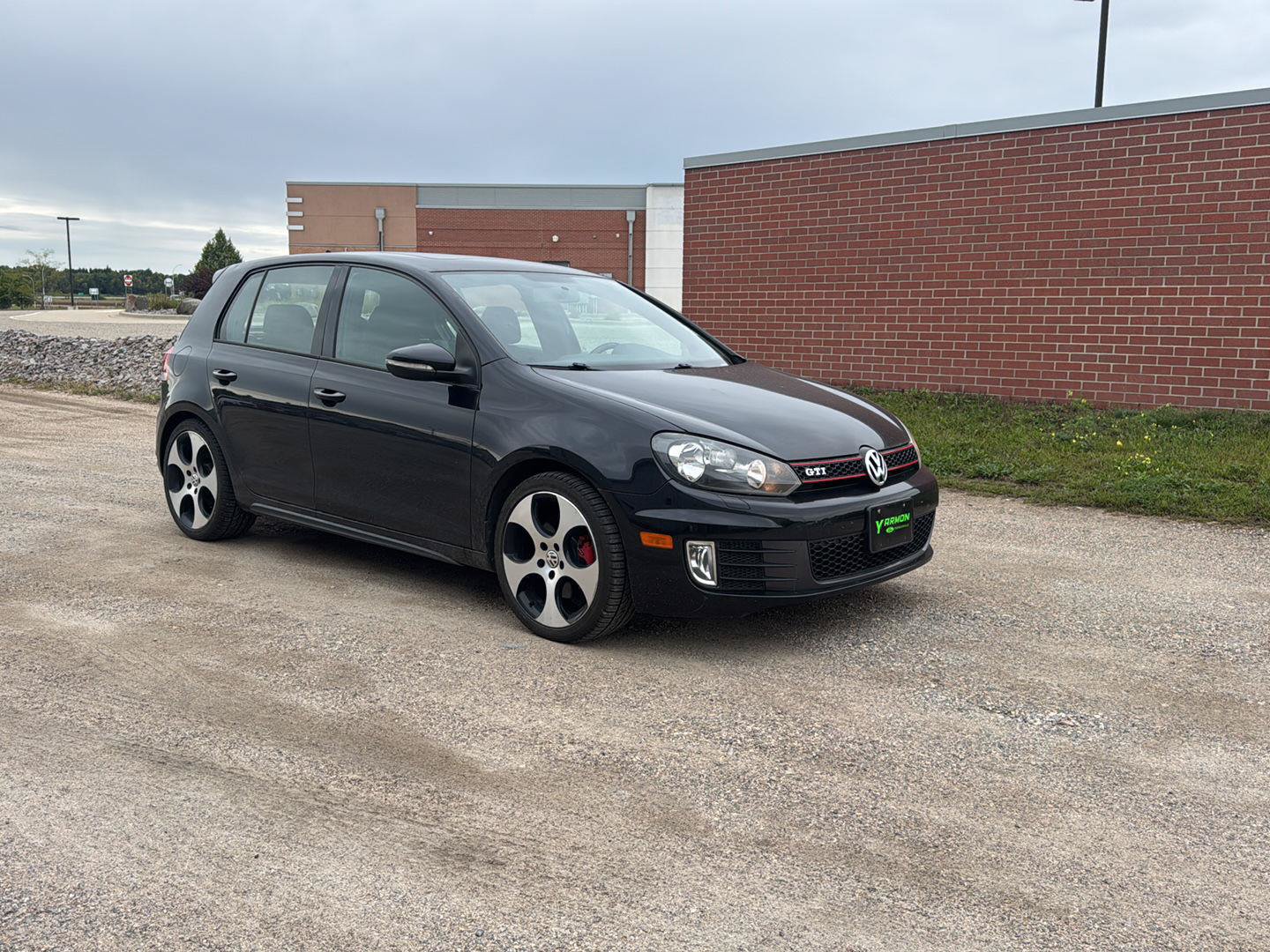 Used 2011 Volkswagen Golf 4-Door FWD image 2