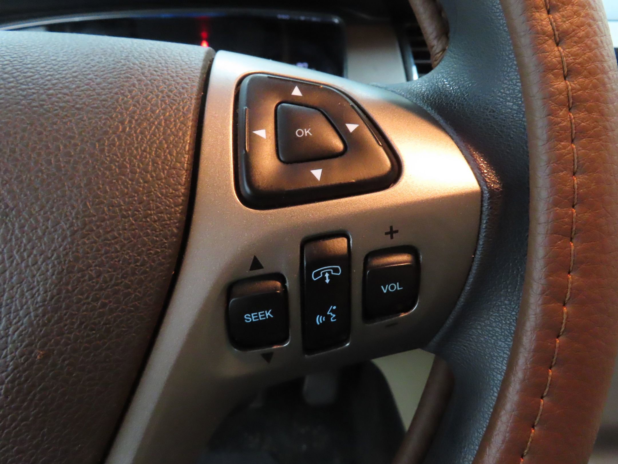 Used 2016 Ford Taurus SE FWD image 13