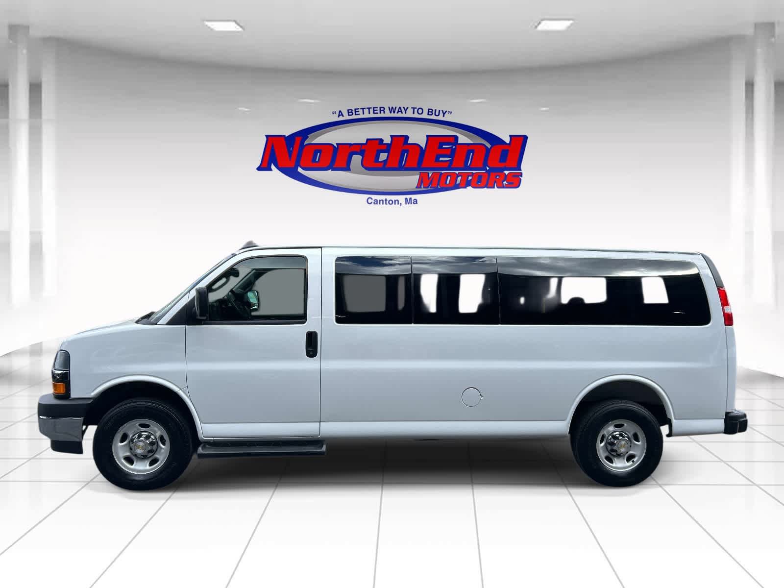 Used 2025 Chevrolet Express 3500 LT w/ LT Preferred Equipment Group RWD image 6