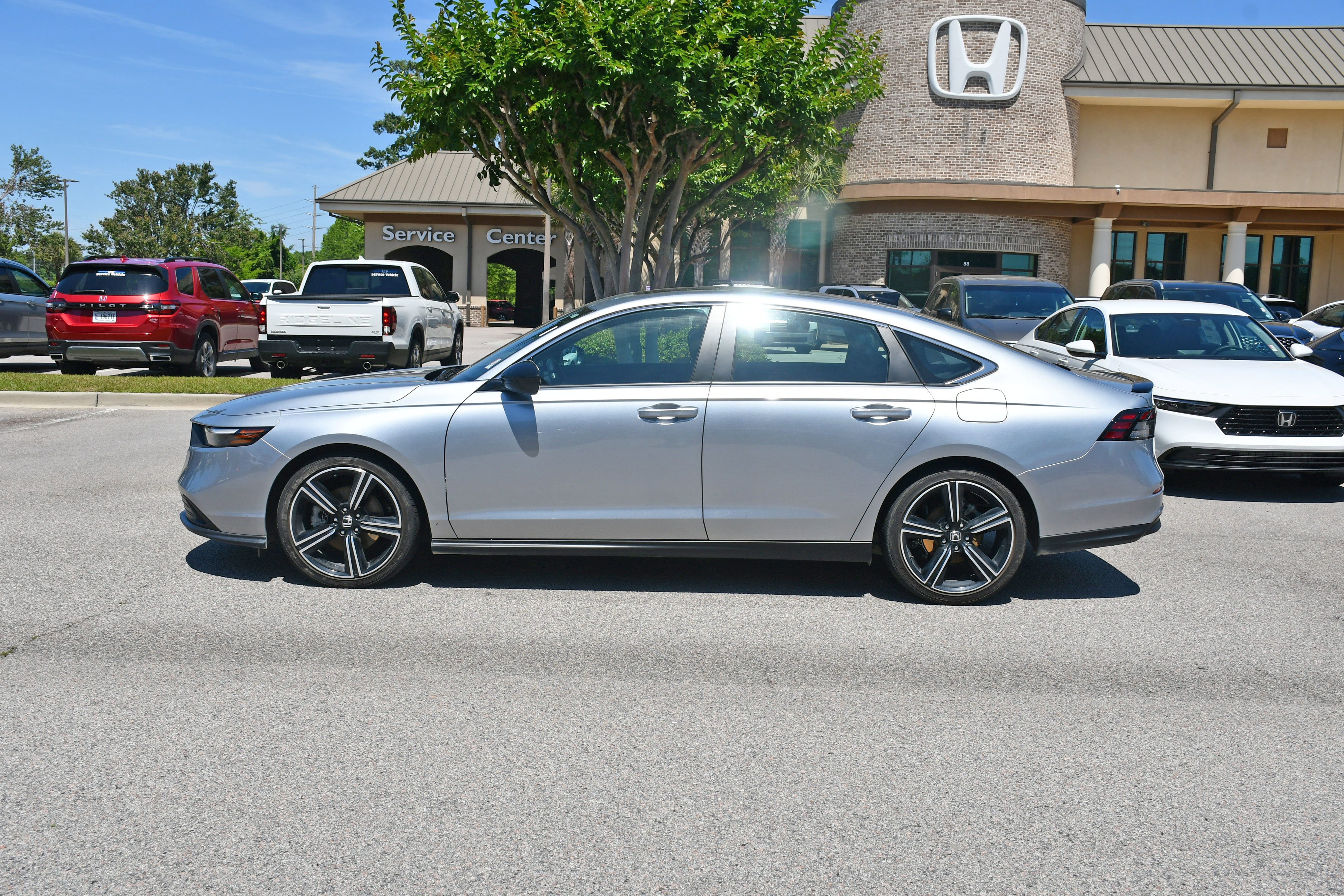 Used 2025 Honda Accord Sport image 2