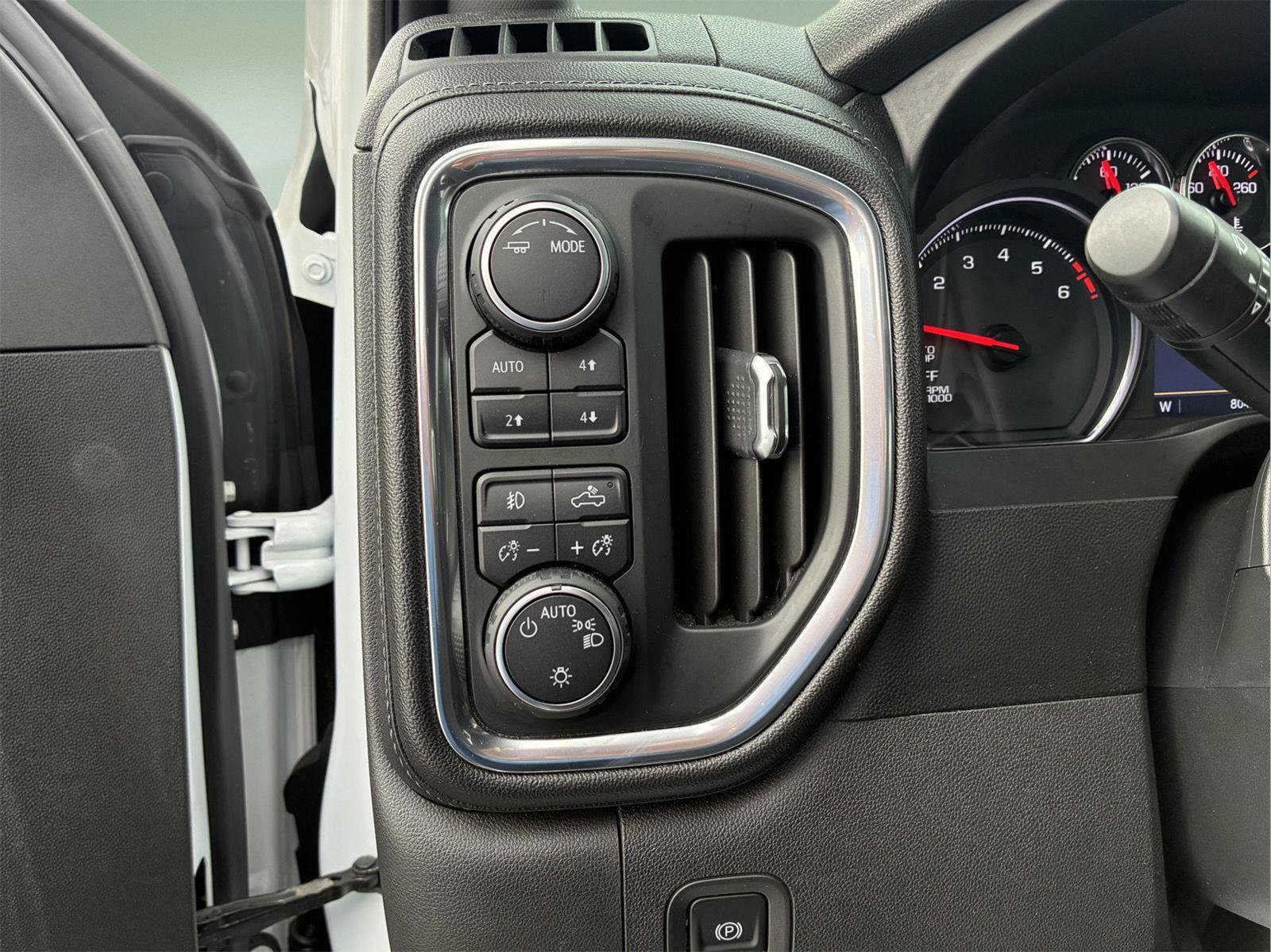 Used 2020 Chevrolet Silverado 1500 LT Trail Boss image 19