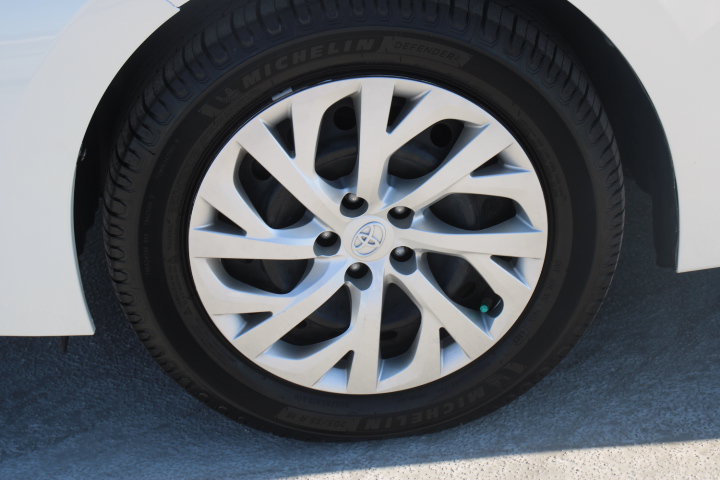 Used 2017 Toyota Corolla LE w/ Carpet Mat Package (TMS) FWD image 9
