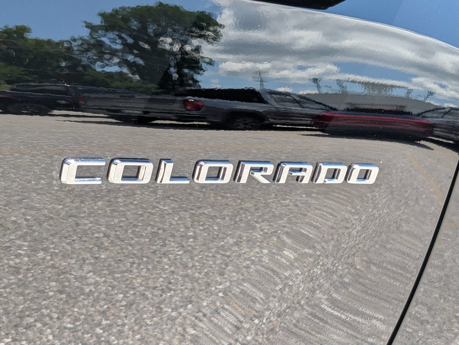 Used 2024 Chevrolet Colorado Trail Boss w/ Technology Package AWD/4WD image 9