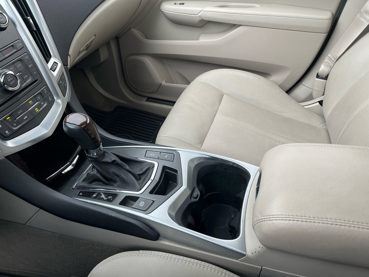 Used 2011 Cadillac SRX Luxury image 34