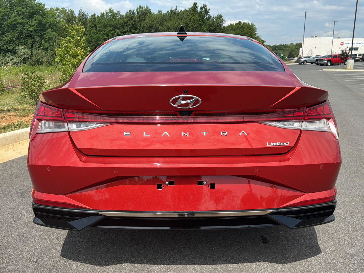 Used 2022 Hyundai Elantra Limited FWD image 2