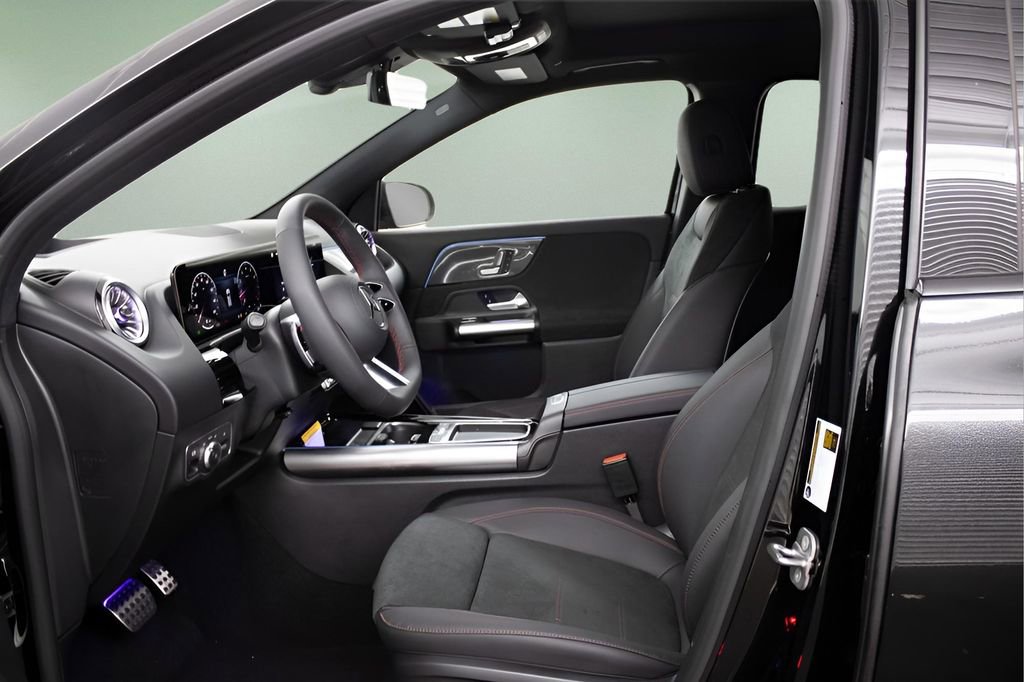 Used 2025 Mercedes-Benz GLA 250 image 2