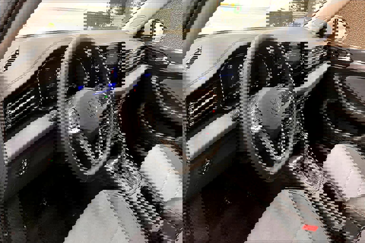 Used 2025 Volkswagen Jetta SE w/ Black Wheel Package image 17