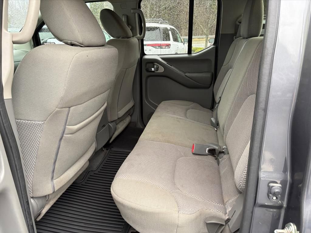 Used 2020 Nissan Frontier SV w/ Midnight Edition Floor Mats image 18