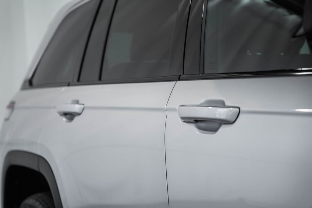 New 2026 Jeep Grand Cherokee Laredo X AWD/4WD image 15