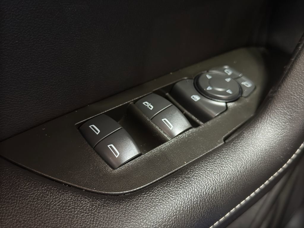 Used 2025 Chevrolet Blazer LT image 32