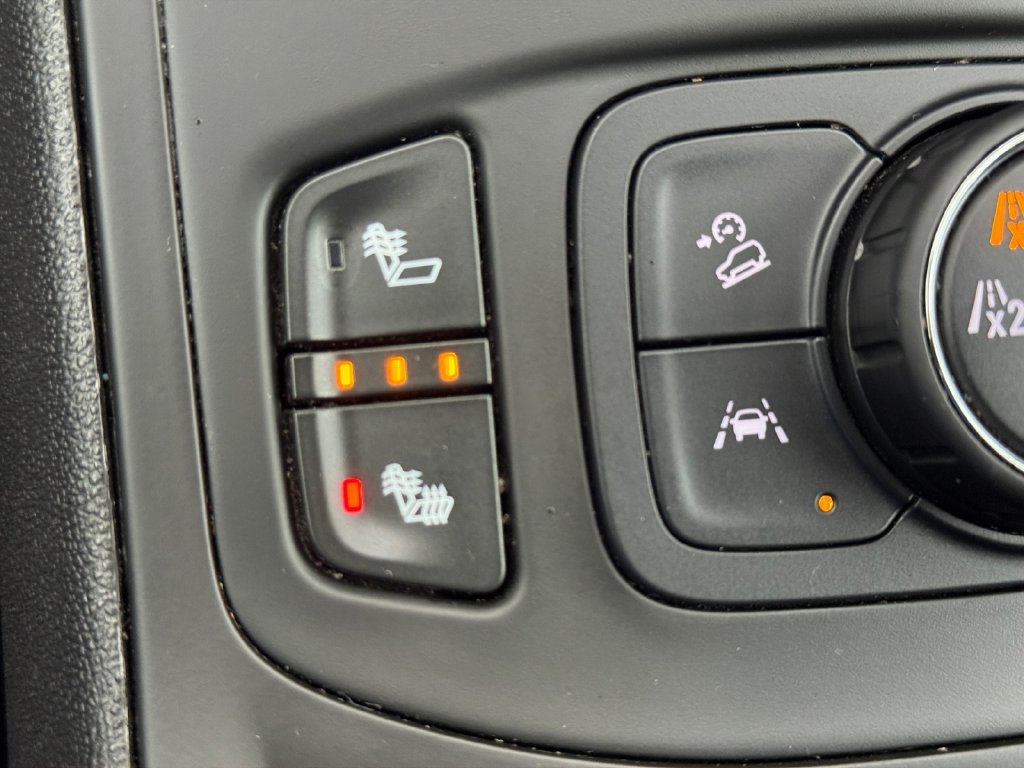 Used 2024 GMC Terrain SLT AWD/4WD image 32