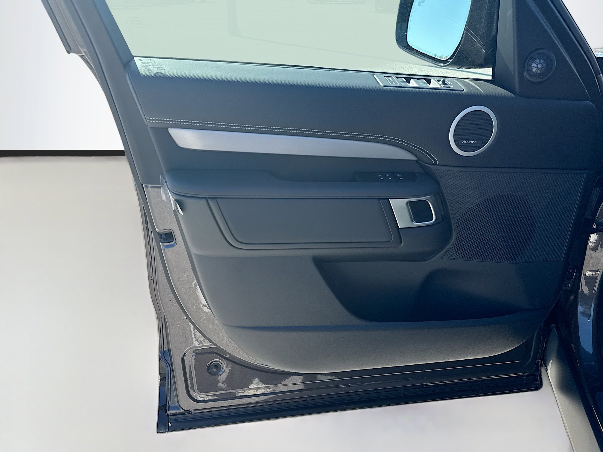 New 2026 Land Rover Discovery Dynamic SE AWD/4WD image 23