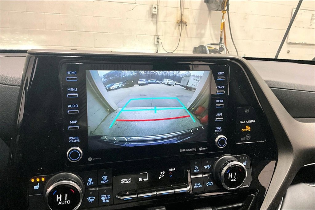 Used 2022 Toyota Highlander XLE image 14