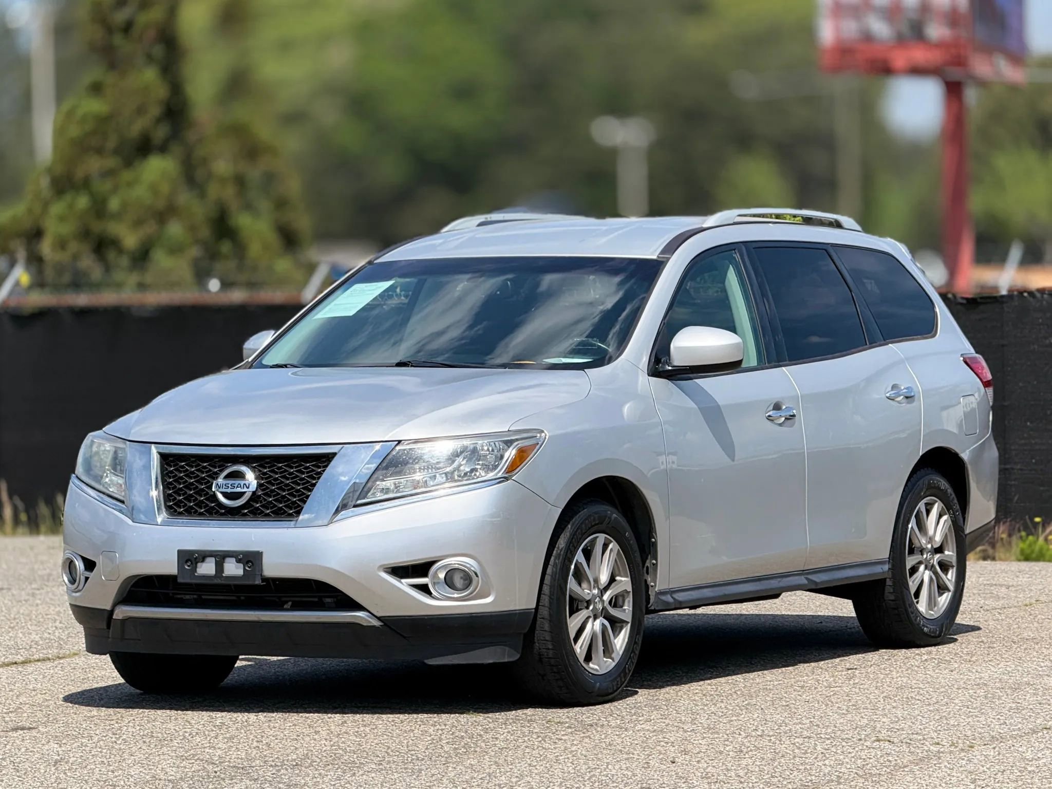 Used 2015 Nissan Pathfinder SV image 6