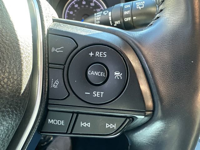 Certified 2021 Toyota Venza LE w/ Carpet Mat Package (TMS) image 32