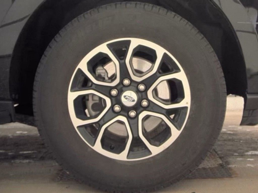 Used 2024 Ford Expedition Max XLT image 18