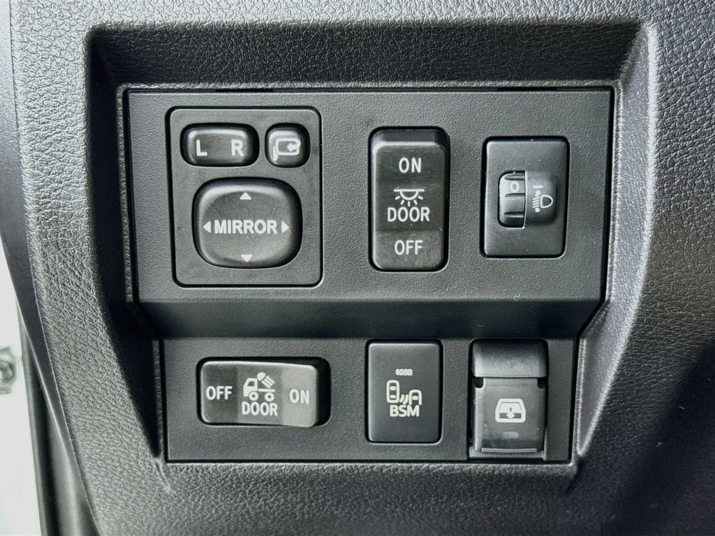 Used 2014 Toyota Tundra Platinum AWD/4WD image 18