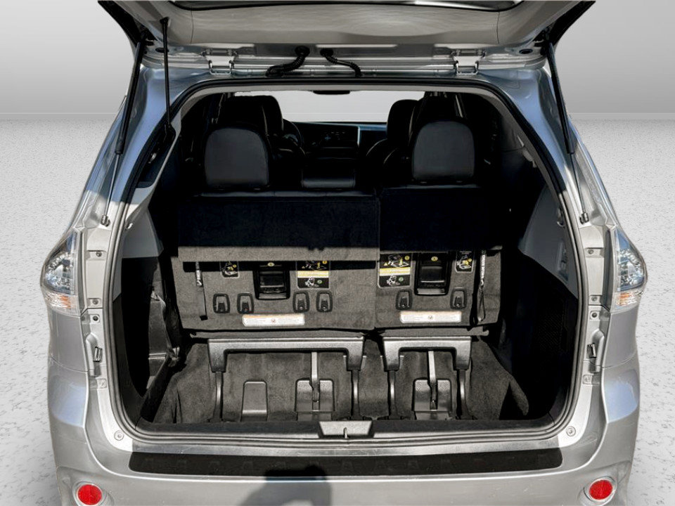 Used 2015 Toyota Sienna SE Premium image 21