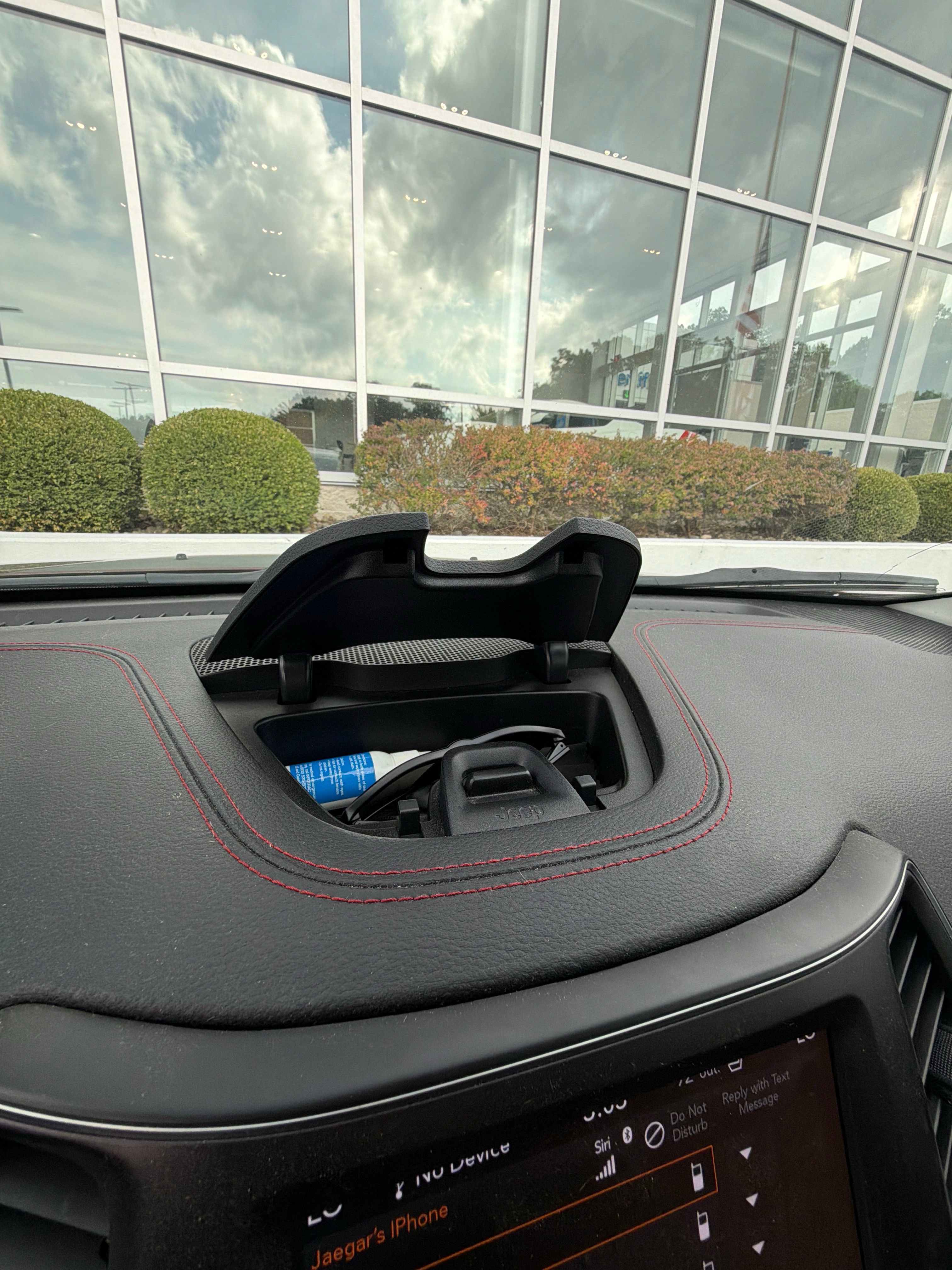 Used 2019 Jeep Cherokee Trailhawk AWD/4WD image 12
