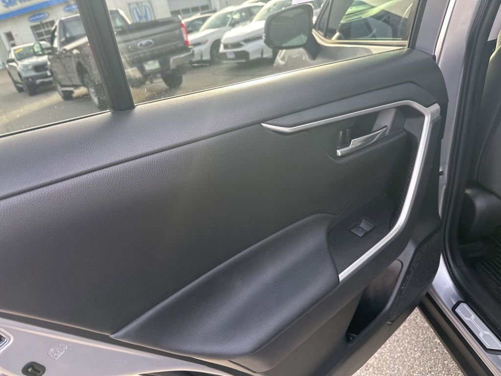Used 2023 Toyota RAV4 XLE image 23