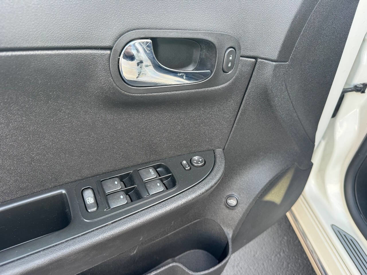 Used 2011 Chevrolet Malibu LT w/ White Diamond Premium Package FWD image 13