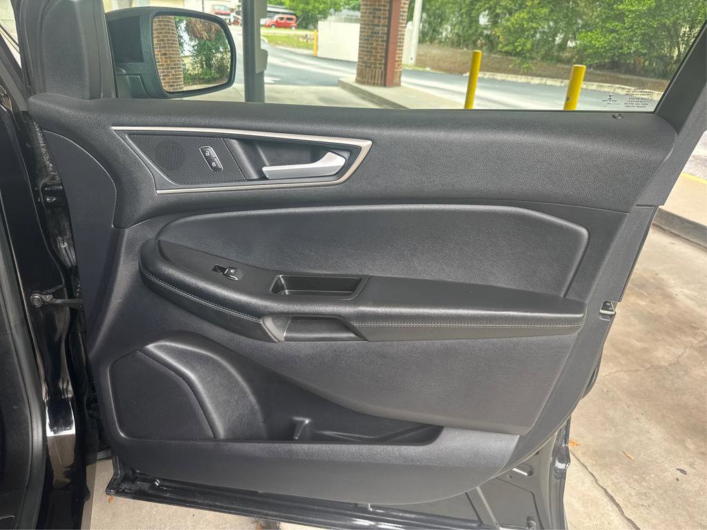 Used 2020 Ford Edge SEL image 21