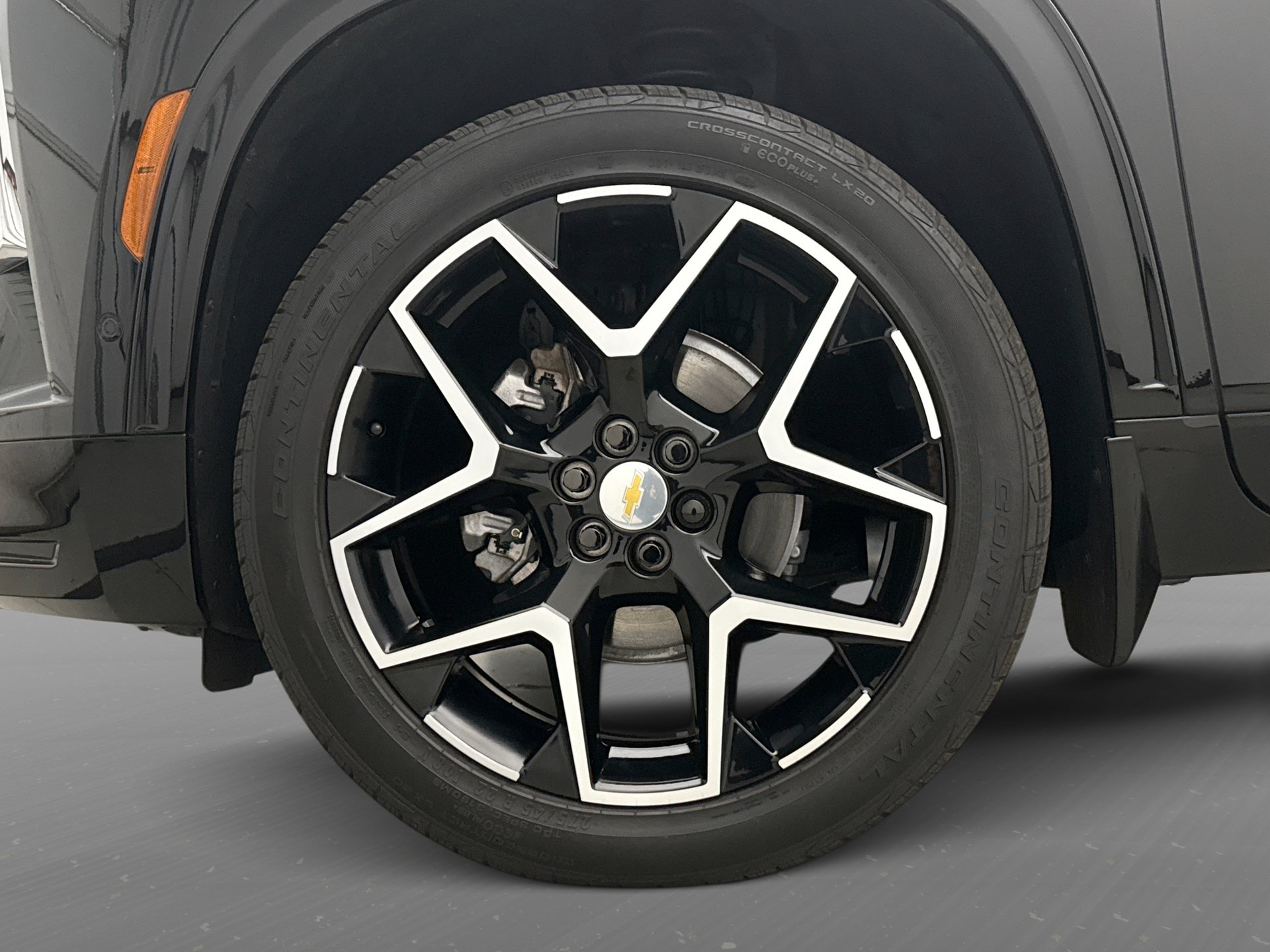 Used 2025 Chevrolet Traverse High Country w/ LPO, Floor Liner Package AWD/4WD image 29