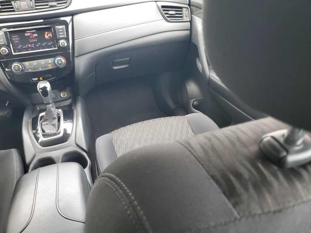 Used 2019 Nissan Rogue S FWD image 12