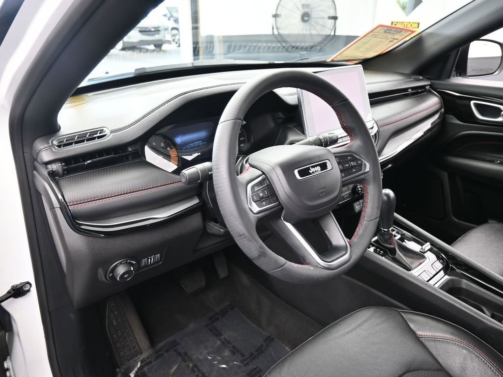 Used 2023 Jeep Compass Trailhawk image 10