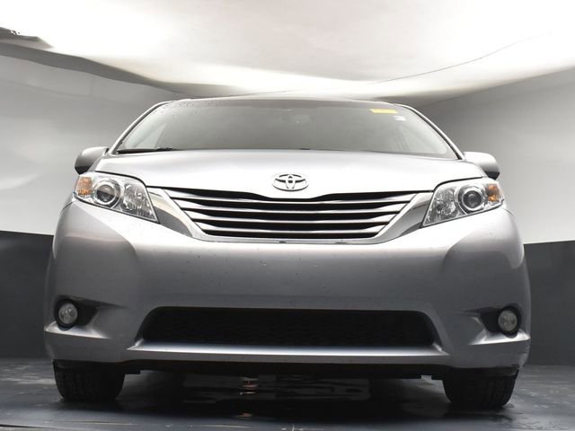 Used 2017 Toyota Sienna XLE w/ XLE Navigation Package image 33