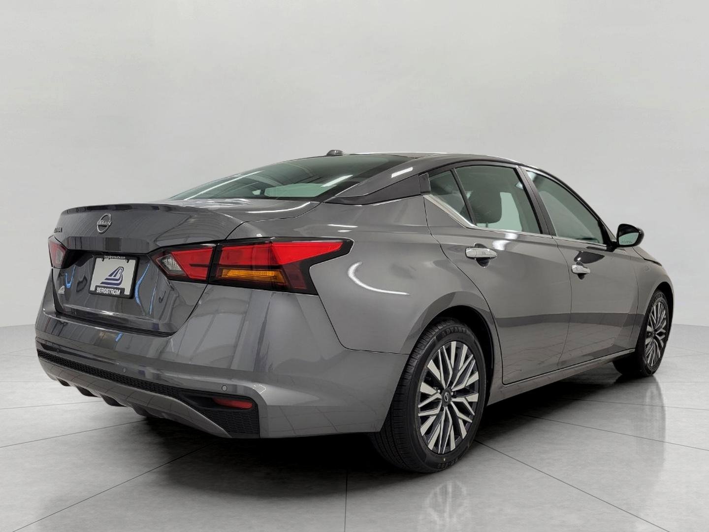Used 2025 Nissan Altima 2.5 SV FWD image 19