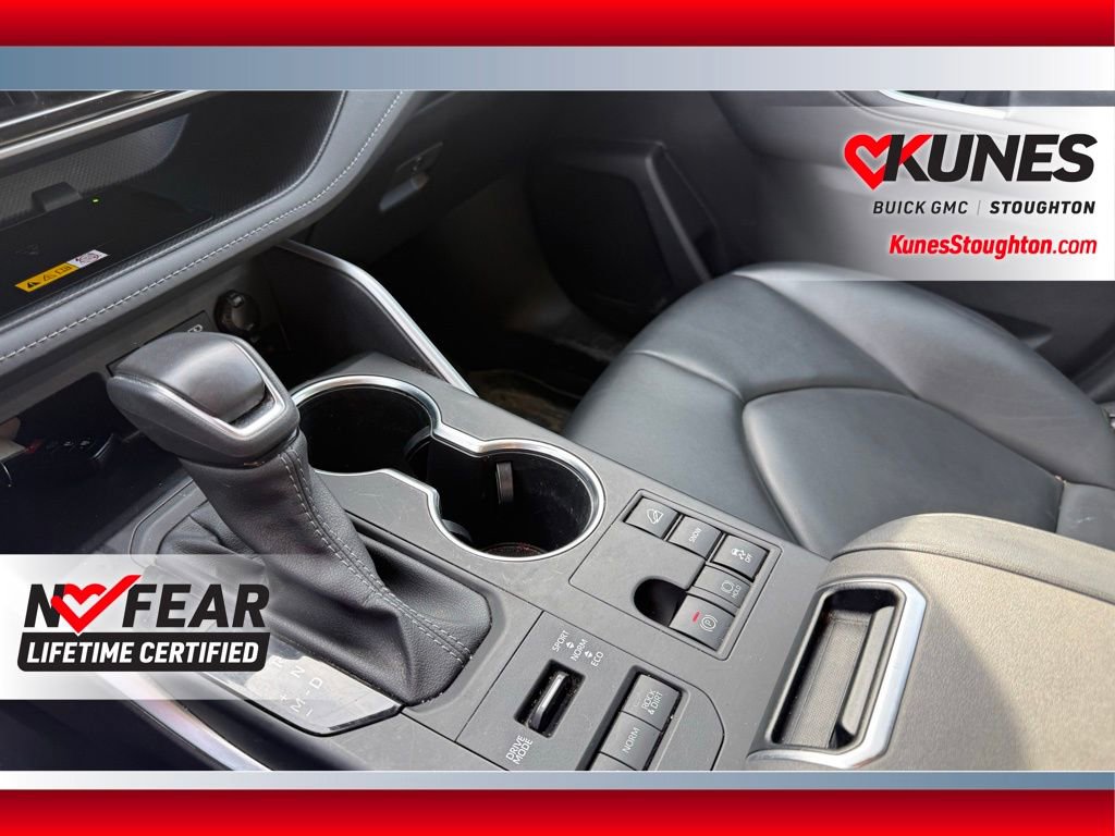 Used 2023 Toyota Highlander XLE image 24