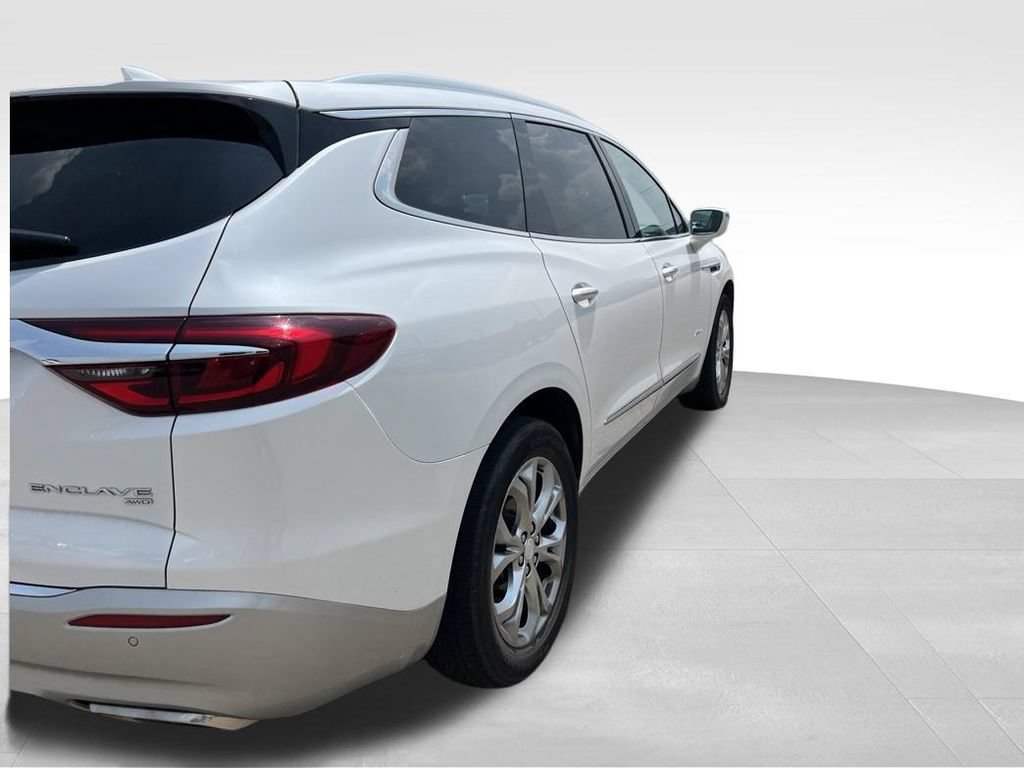 Used 2018 Buick Enclave Avenir w/ Avenir Technology Package AWD/4WD image 6