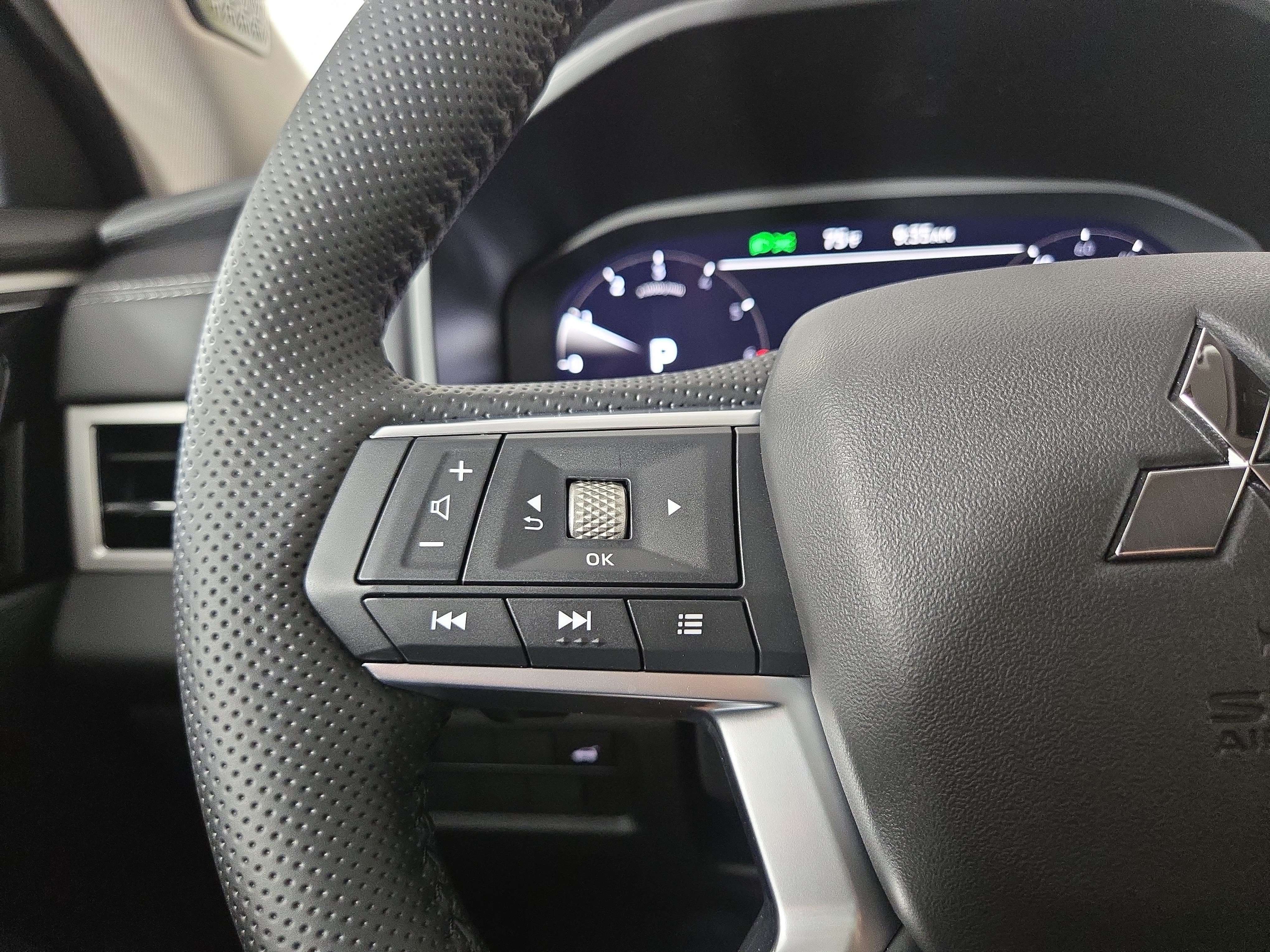 New 2026 Mitsubishi Outlander SE FWD image 15