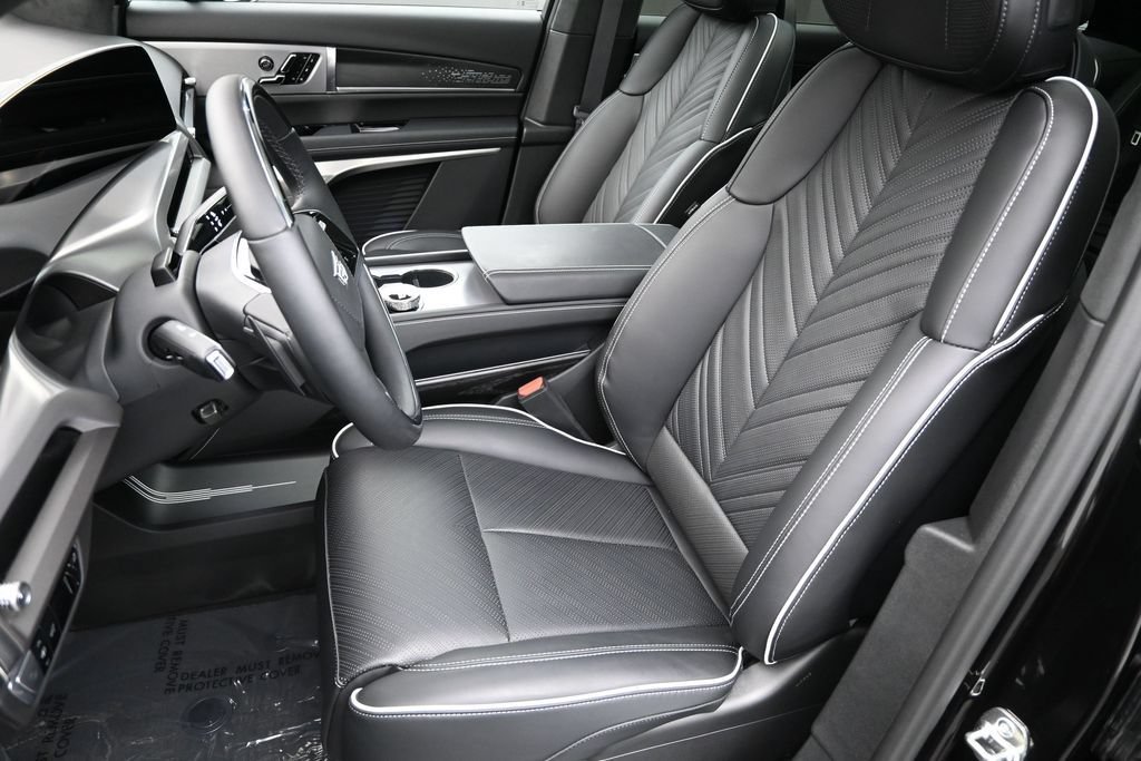 Certified 2026 Cadillac Vistiq Platinum w/ LPO, Floor Liner Package AWD/4WD image 10
