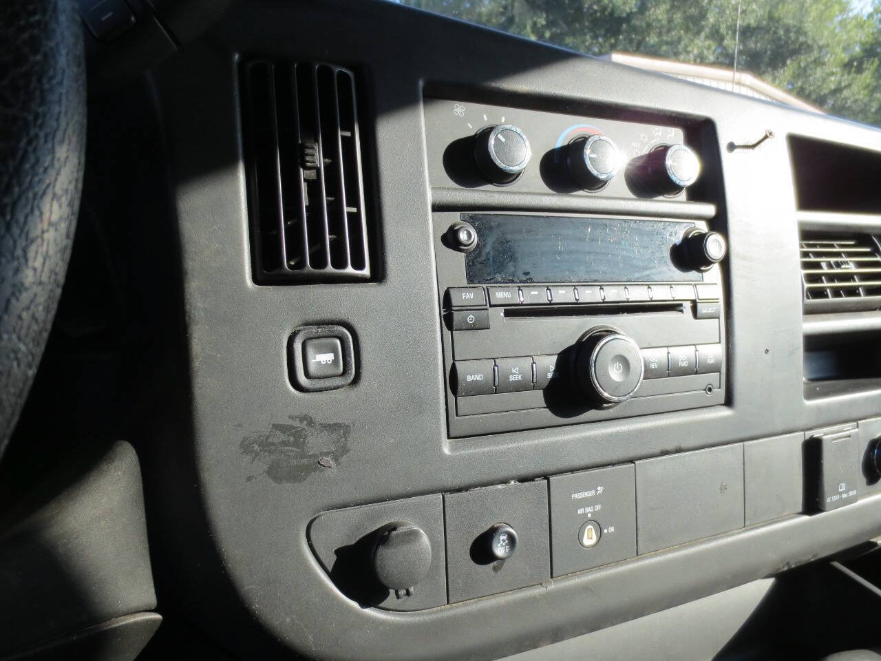 Used 2015 Chevrolet Express 2500 RWD image 13