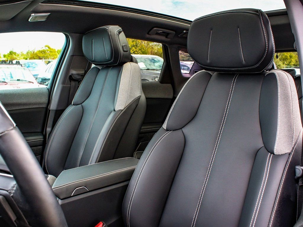 Used 2025 Cadillac Optiq Luxury 1 image 33