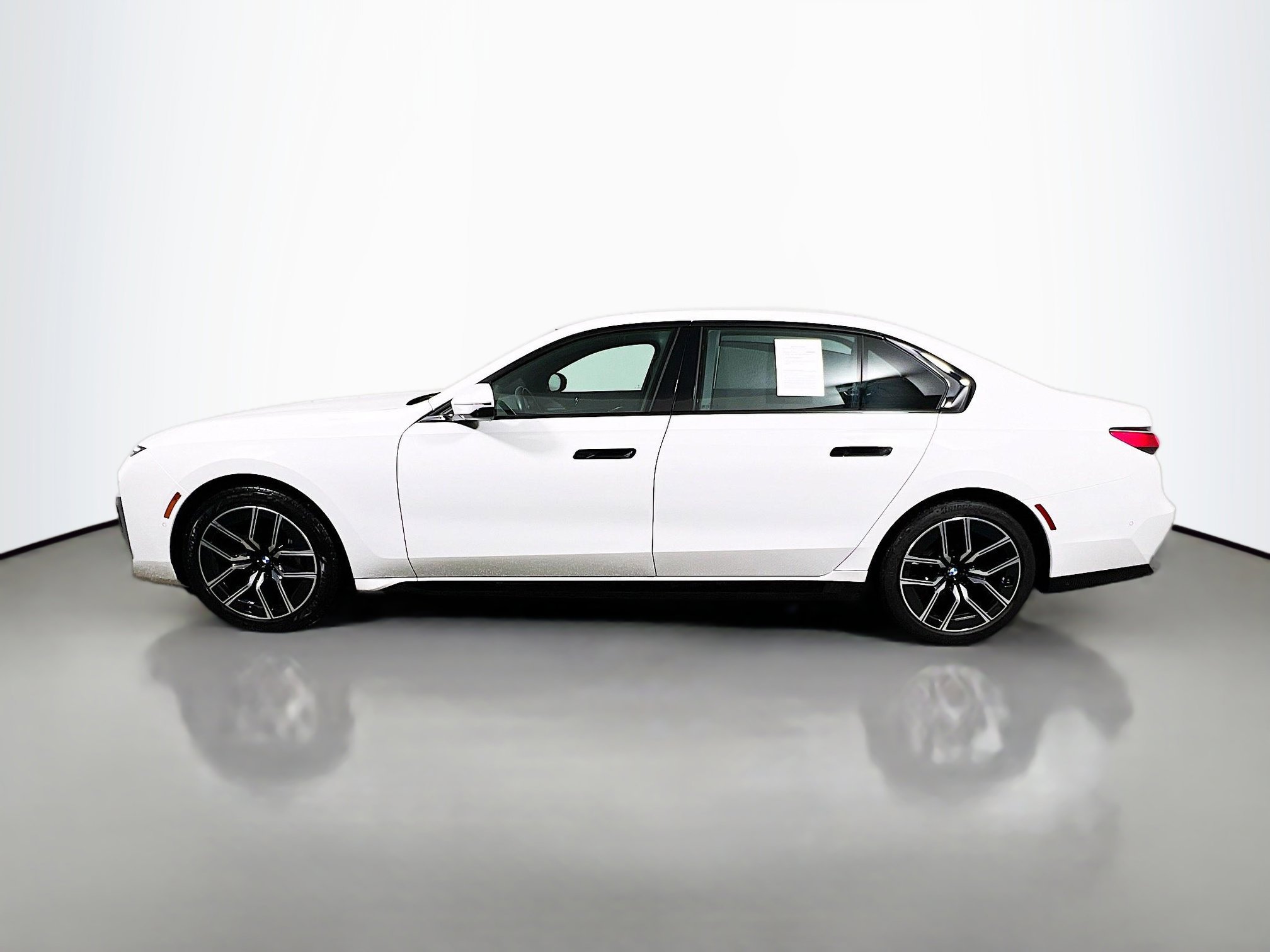 Used 2025 BMW 740i xDrive image 9