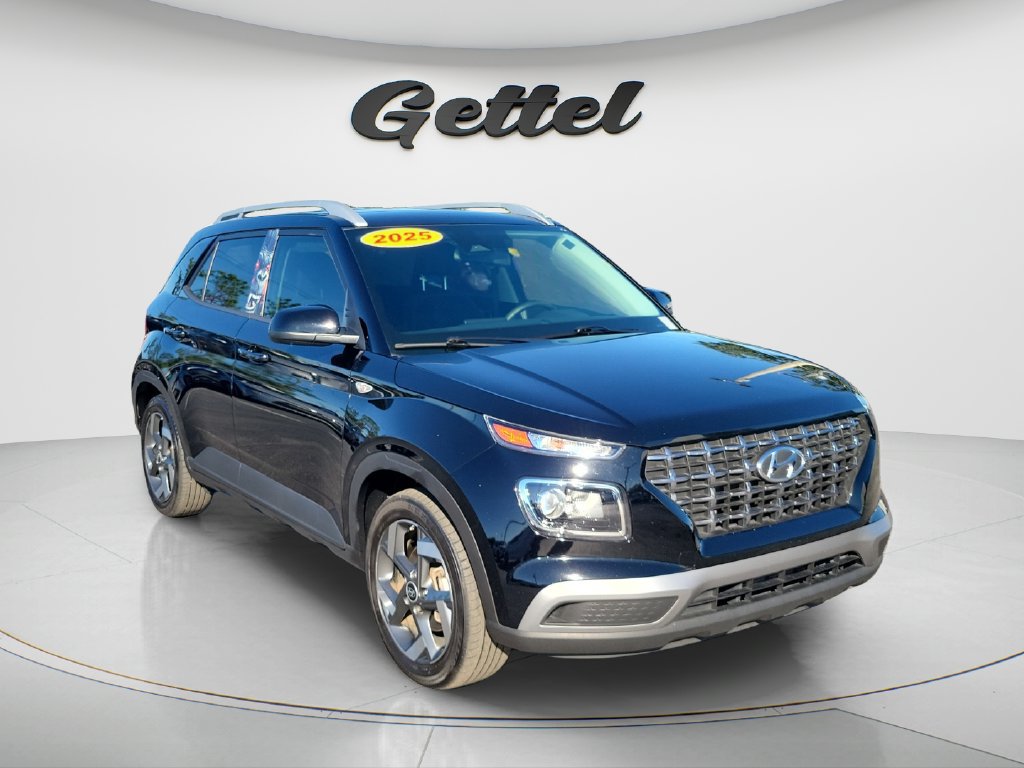 Used 2025 Hyundai Venue SEL FWD image 2